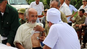 Khám và cấp thuốc miễn phí cho các đối tượng thương bệnh binh, người có công với Cách mạng tại xã Nghĩa Tâm