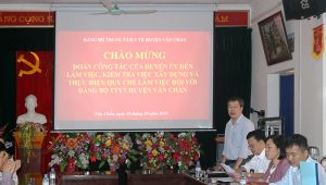 HUYỆN ỦY VĂN CHẤN KIỂM TRA CÔNG TÁC XÂY DỰNG VÀ THỰC HIỆN QUY CHẾ DÂN CHỦ TẠI ĐẢNG BỘ TRUNG TÂM Y TẾ