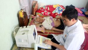 Khám bệnh, tư vấn sức khỏe và cấp thuốc miễn phí cho Bà mẹ Việt Nam anh hùng