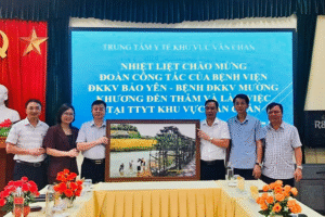 TRUNG TÂM Y TẾ KHU VỰC VĂN CHẤN ĐÓN TIẾP 2 ĐƠN VỊ ĐẾN THAM QUAN, TRAO ĐỔI, CHIA SẺ KINH NGHIỆM